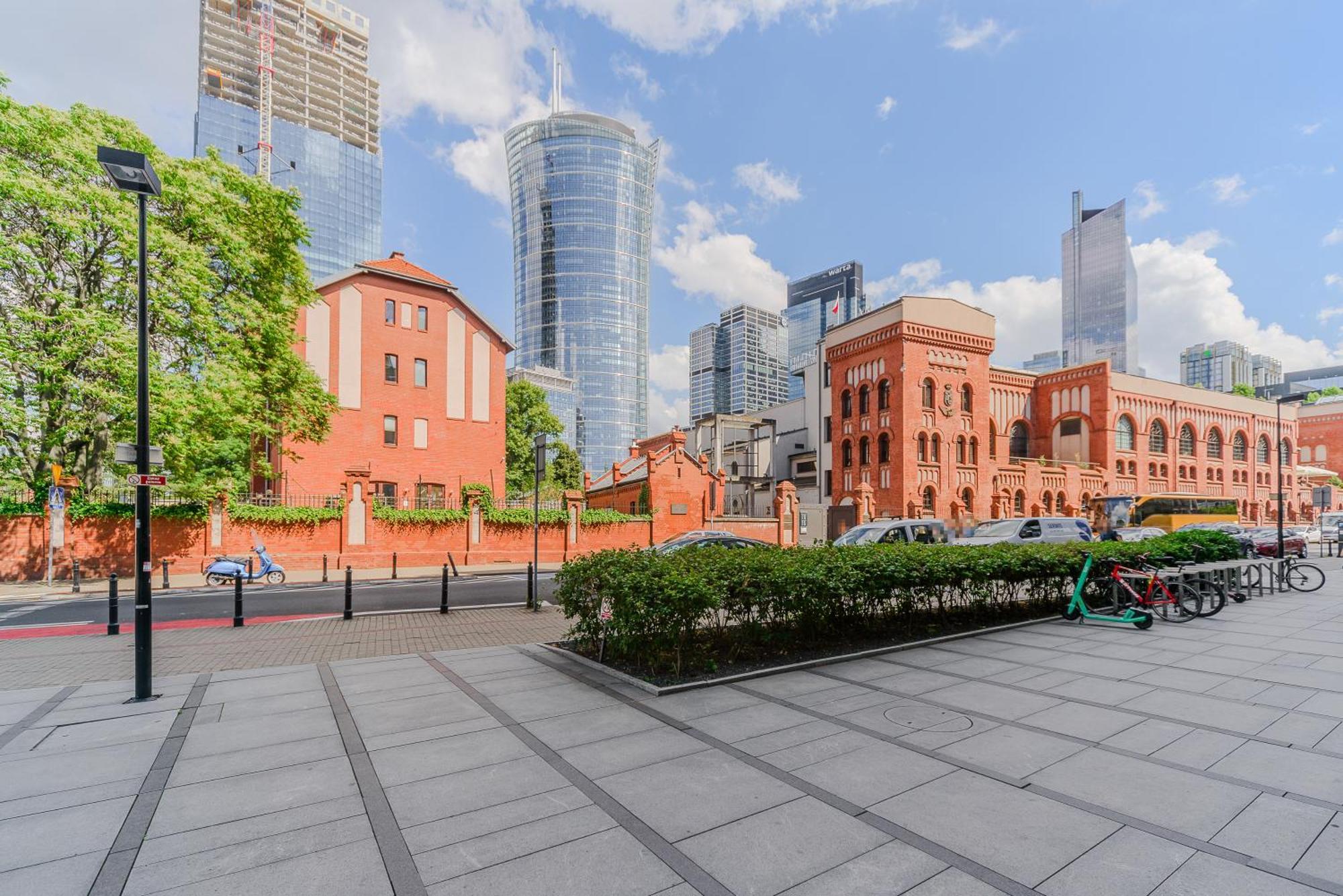 Premium In The Center Of With Free Parking & Balcony *