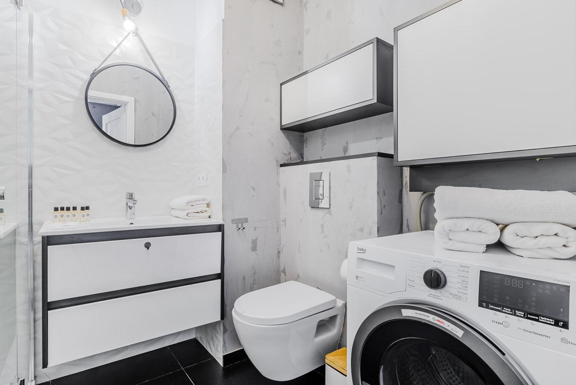 Premium In The Center Of With Free Parking & Balcony Warsaw